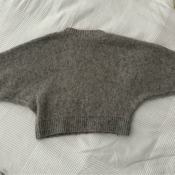 H&M Cropped Sweater - Picture 4 of 5